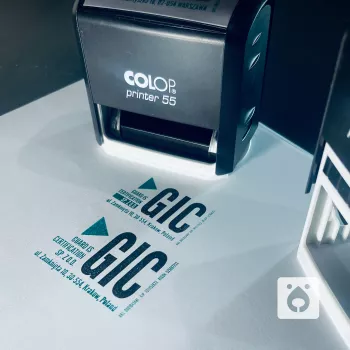 Разноцветные печати и штампы